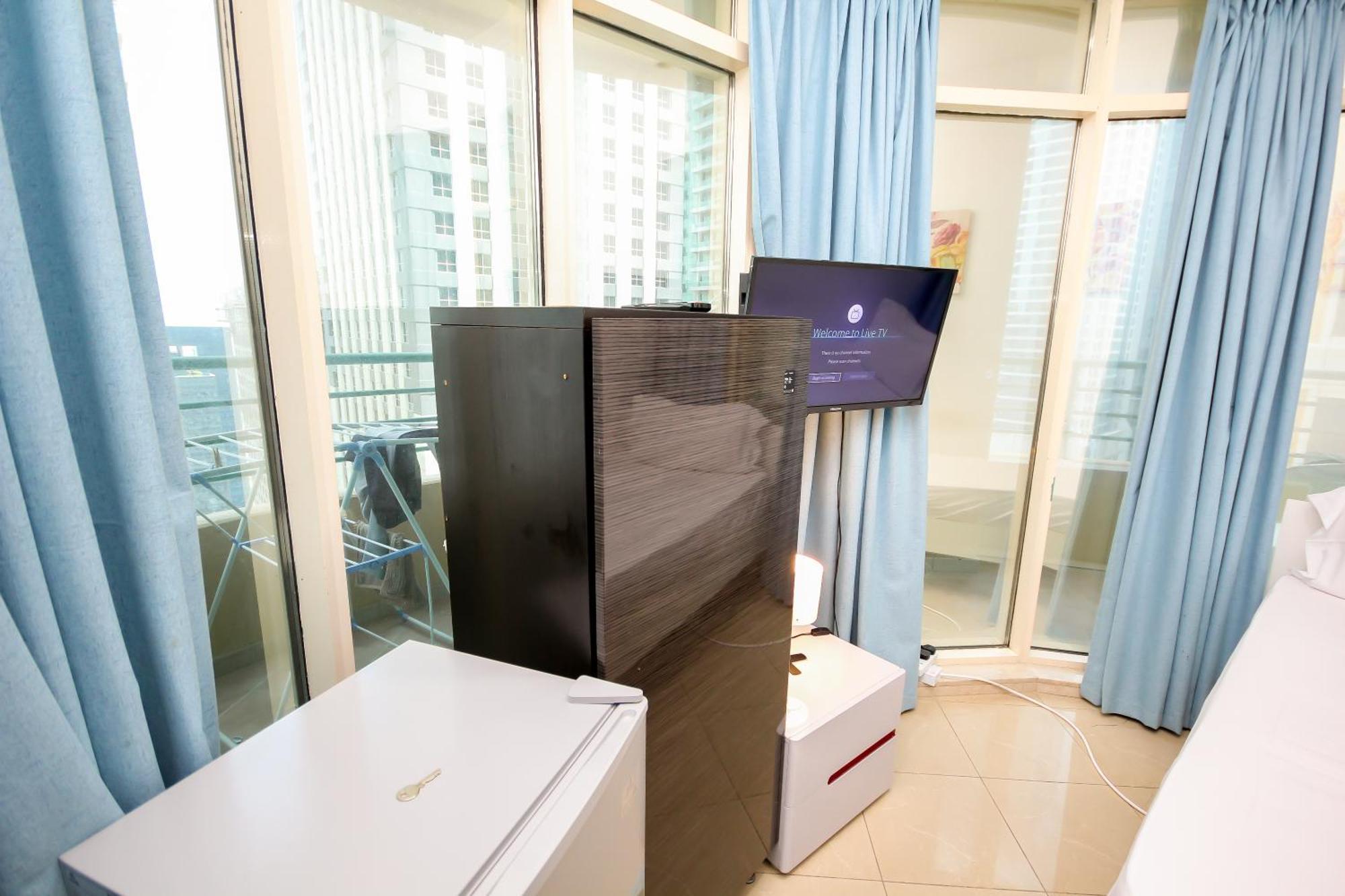 Nice Single Rooms For "Girls" Only In Dubai, Marina Exterior photo