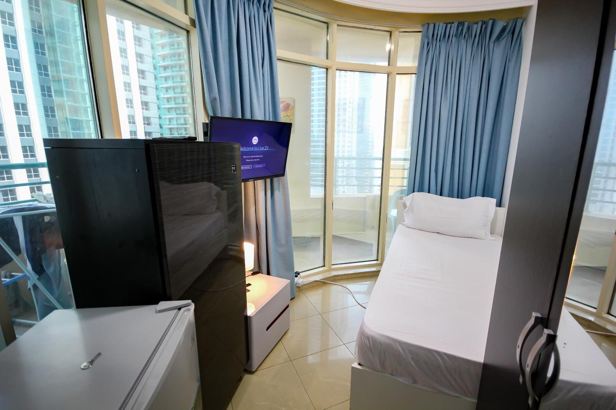 Nice Single Rooms For "Girls" Only In Dubai, Marina Exterior photo