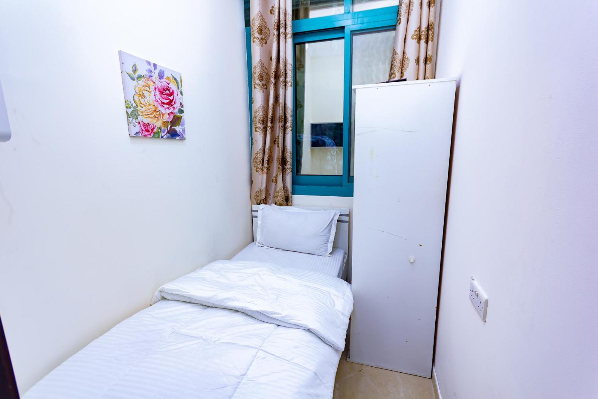 Nice Single Rooms For "Girls" Only In Dubai, Marina Exterior photo