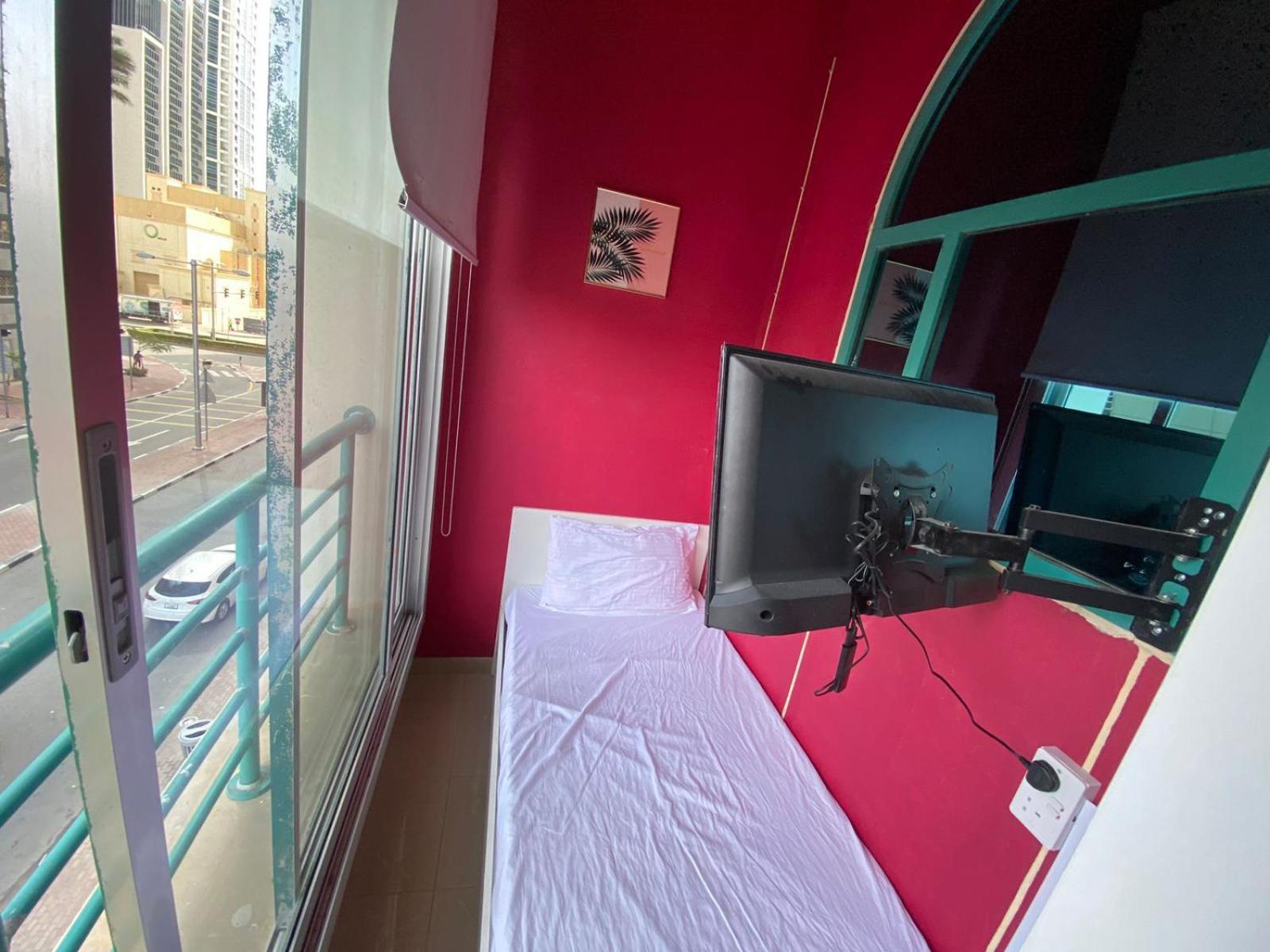 Nice Single Rooms For "Girls" Only In Dubai, Marina Exterior photo