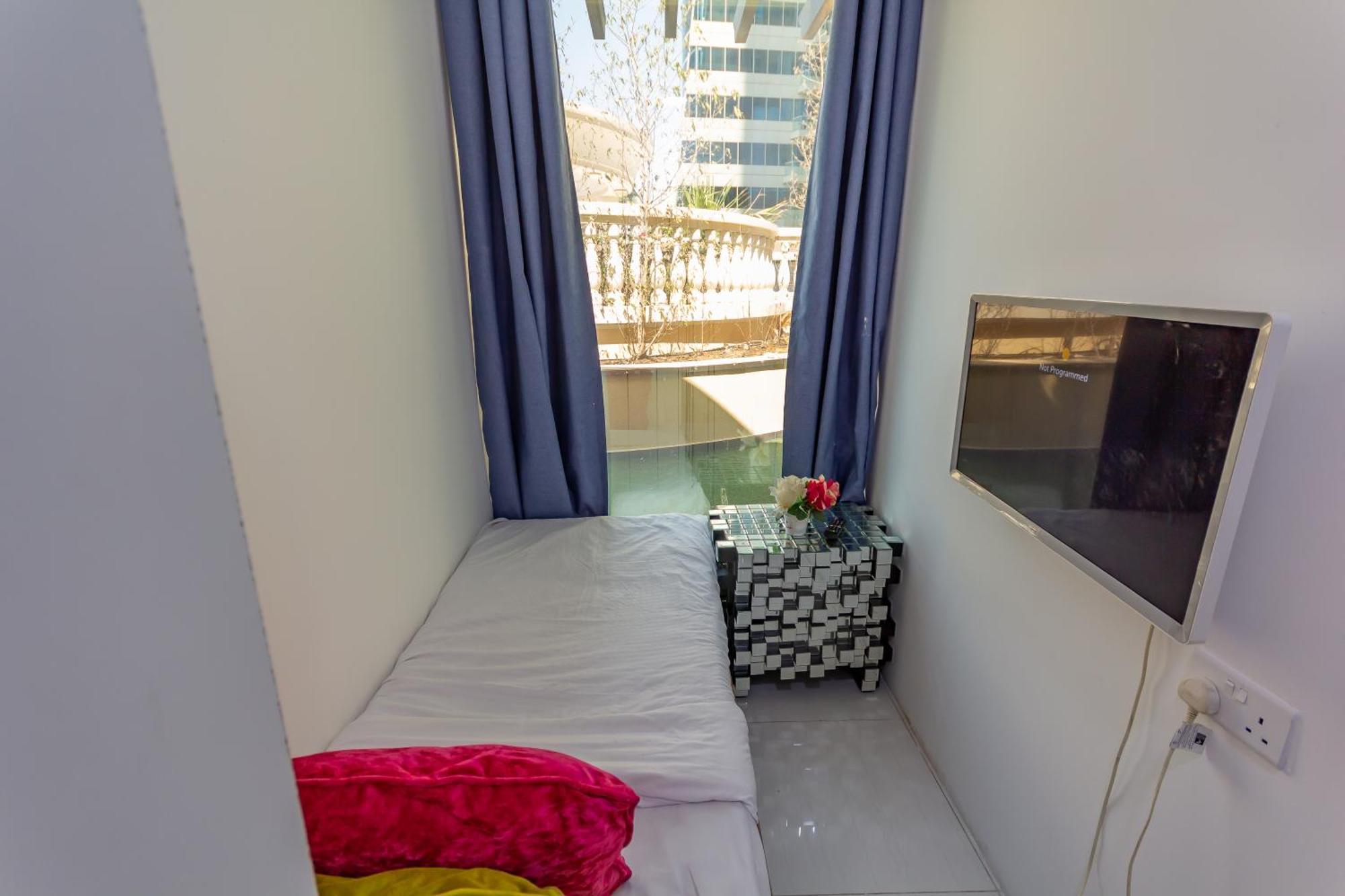 Nice Single Rooms For "Girls" Only In Dubai, Marina Exterior photo