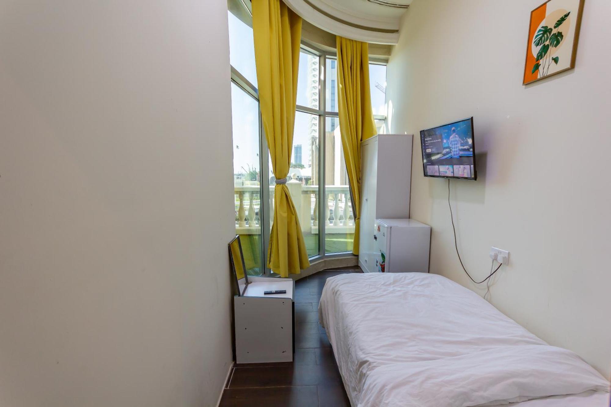 Nice Single Rooms For "Girls" Only In Dubai, Marina Exterior photo