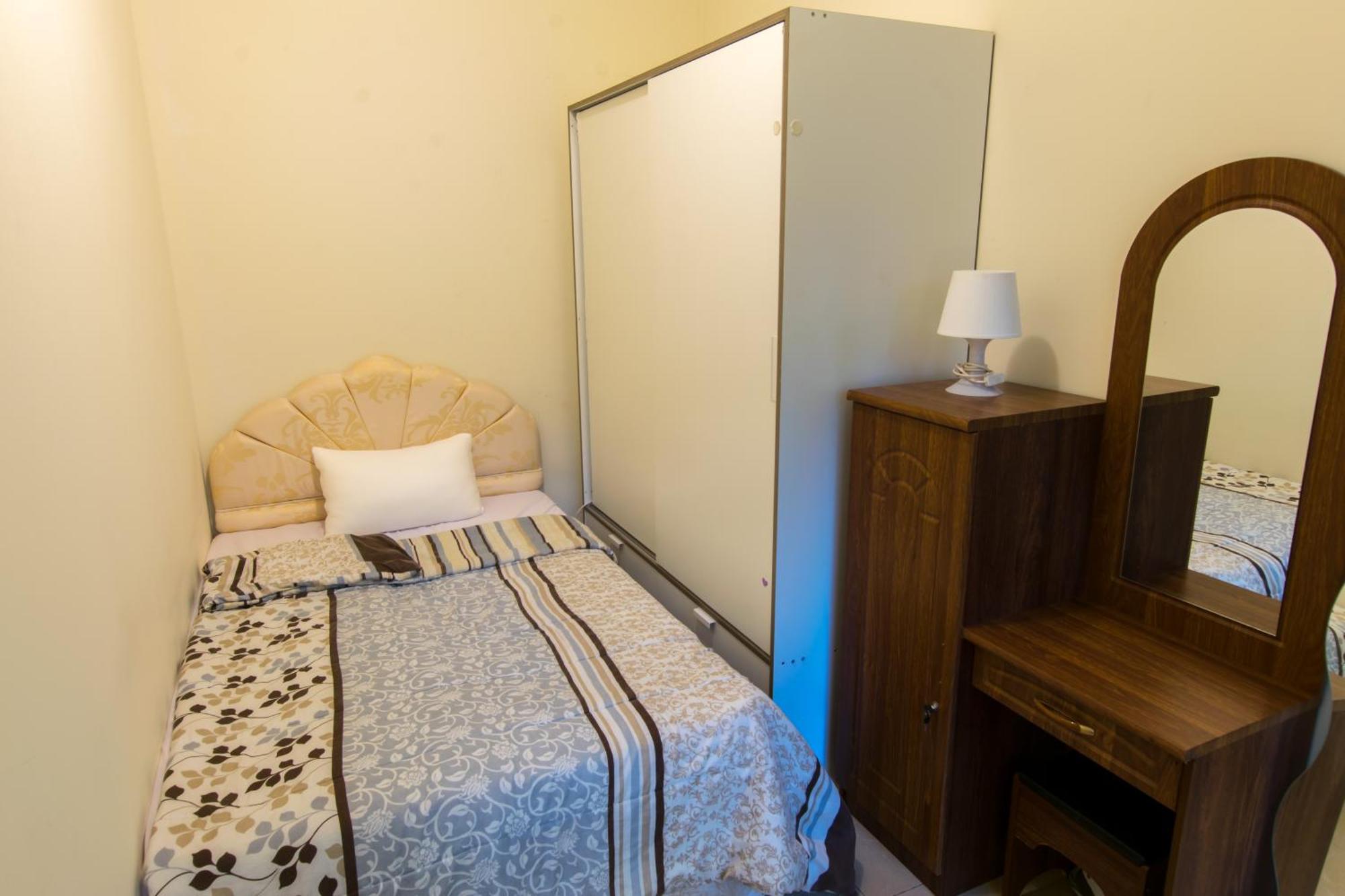 Nice Single Rooms For "Girls" Only In Dubai, Marina Exterior photo