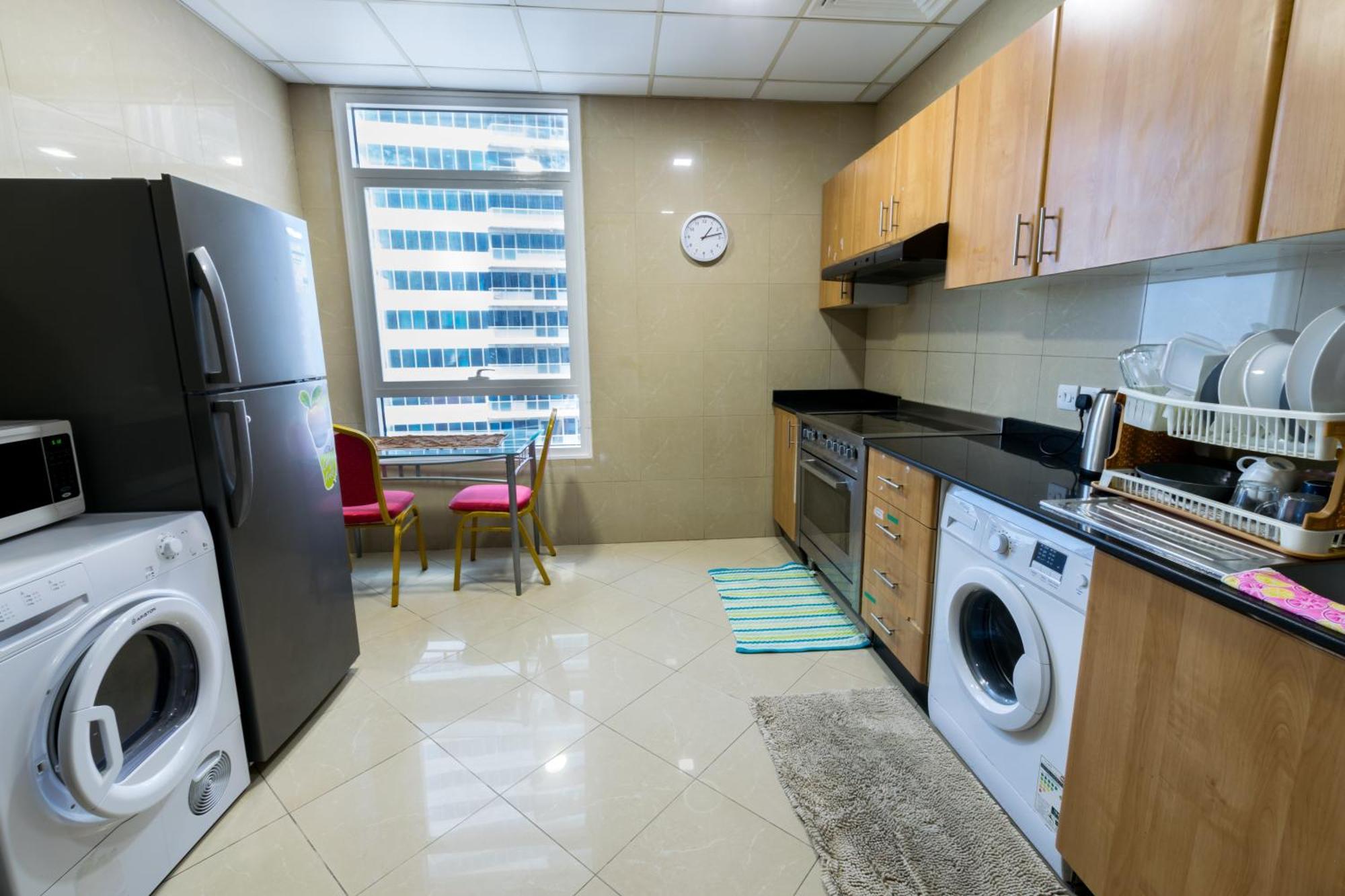 Nice Single Rooms For "Girls" Only In Dubai, Marina Exterior photo