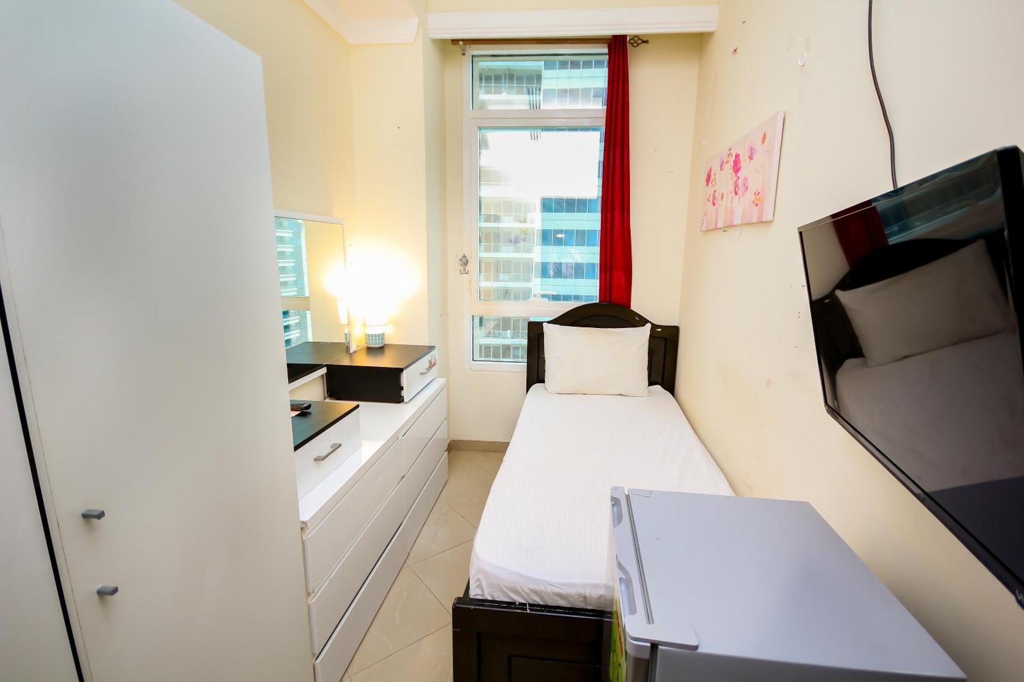 Nice Single Rooms For "Girls" Only In Dubai, Marina Exterior photo