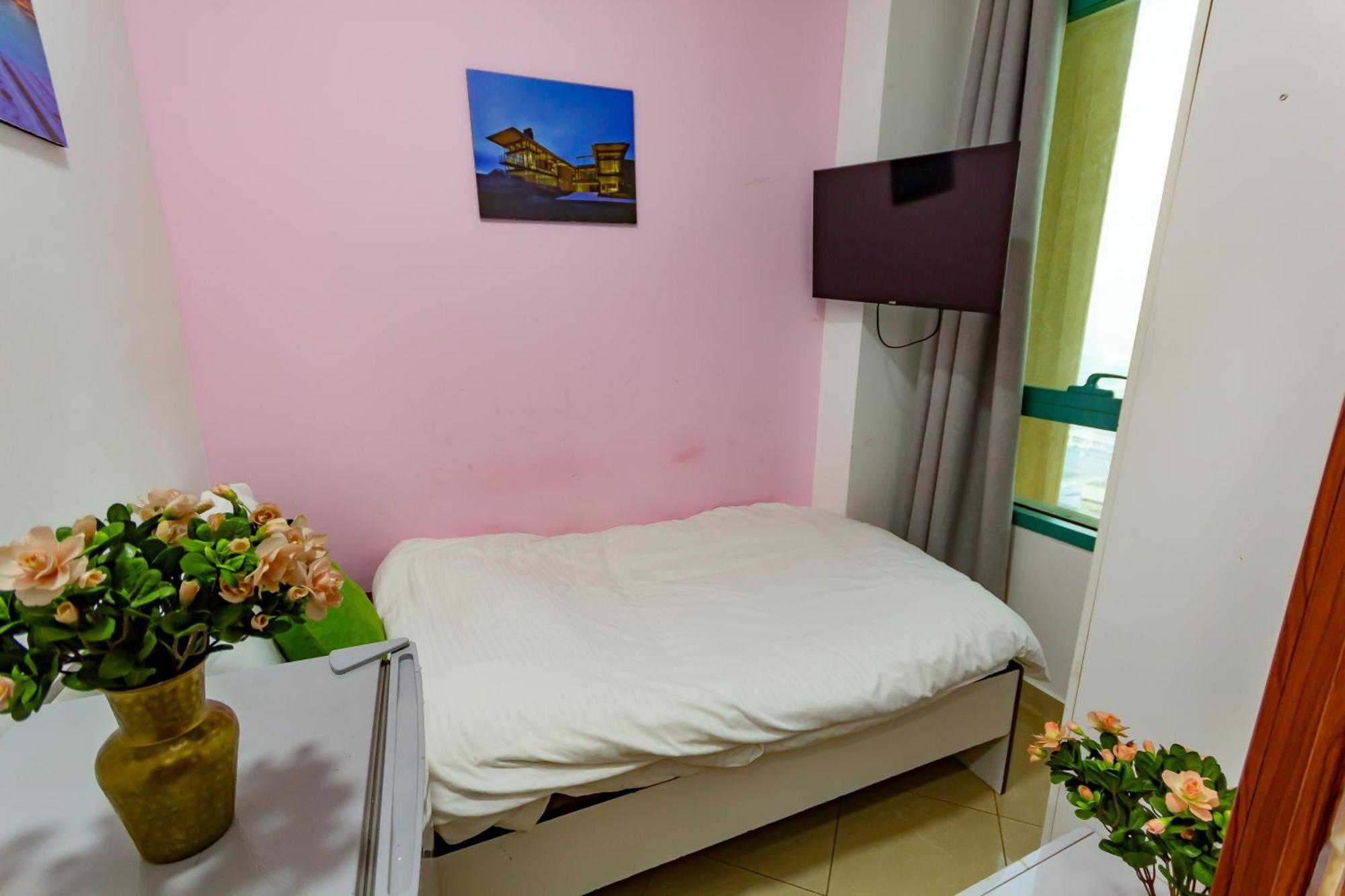 Nice Single Rooms For "Girls" Only In Dubai, Marina Exterior photo