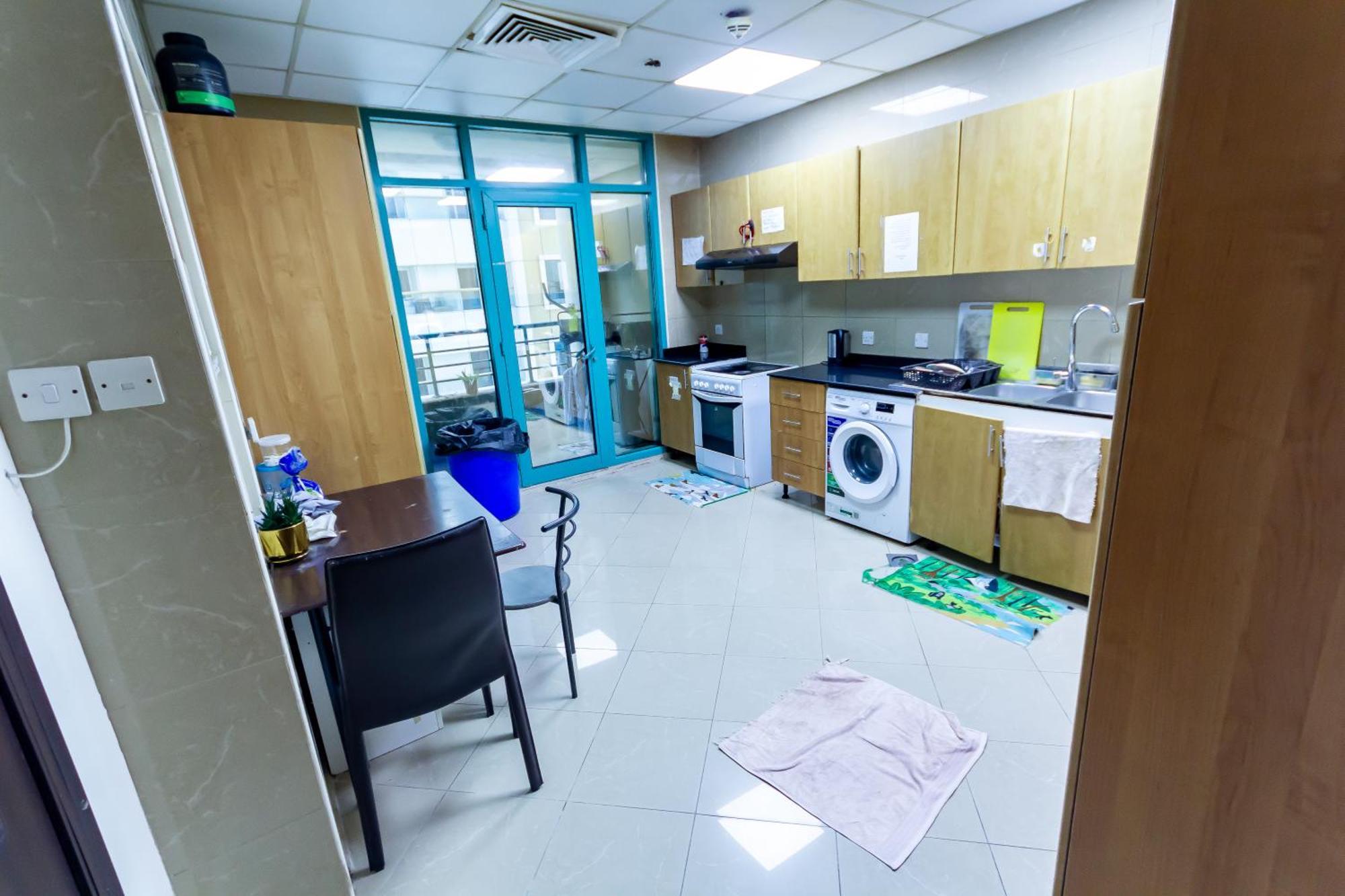 Nice Single Rooms For "Girls" Only In Dubai, Marina Exterior photo