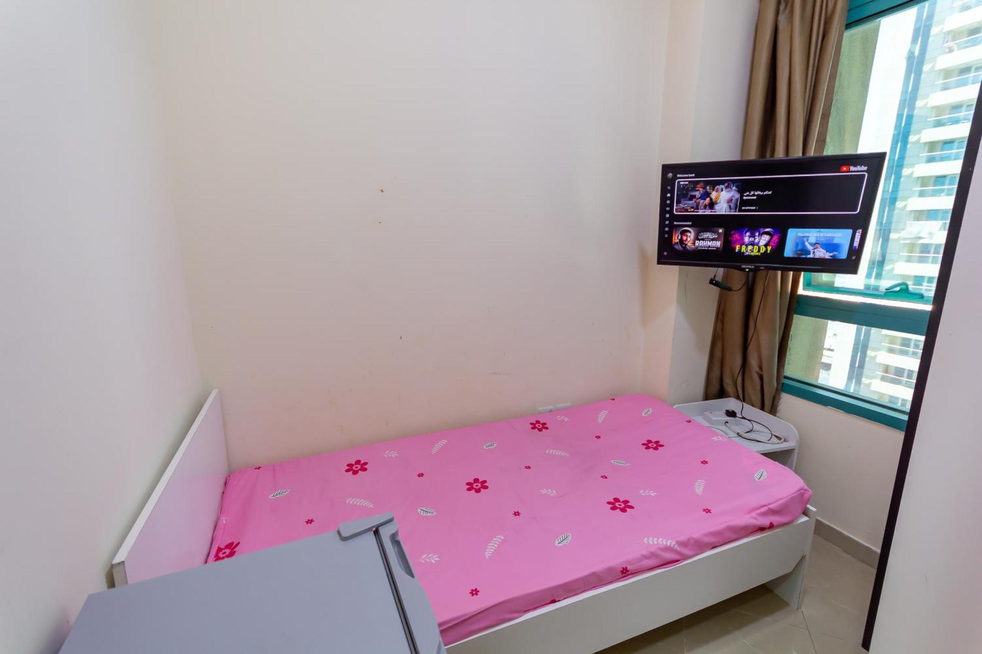 Nice Single Rooms For "Girls" Only In Dubai, Marina Exterior photo