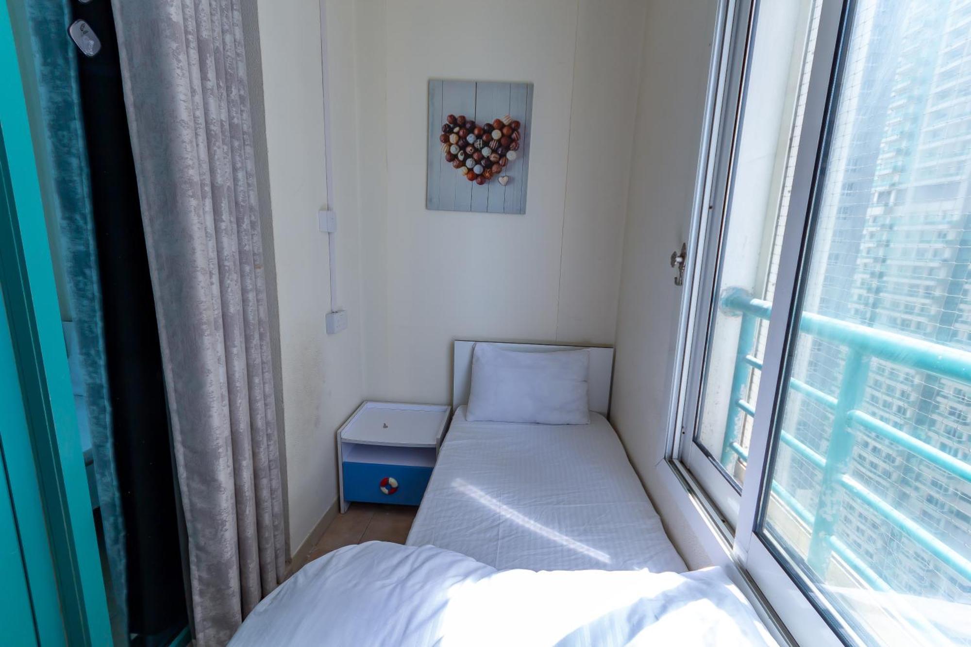 Nice Single Rooms For "Girls" Only In Dubai, Marina Exterior photo