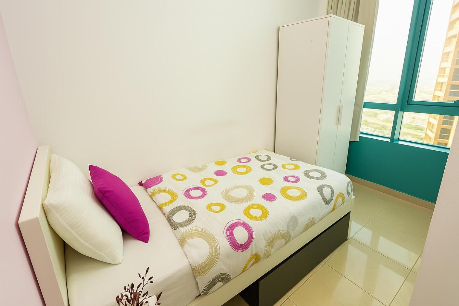 Nice Single Rooms For "Girls" Only In Dubai, Marina Exterior photo