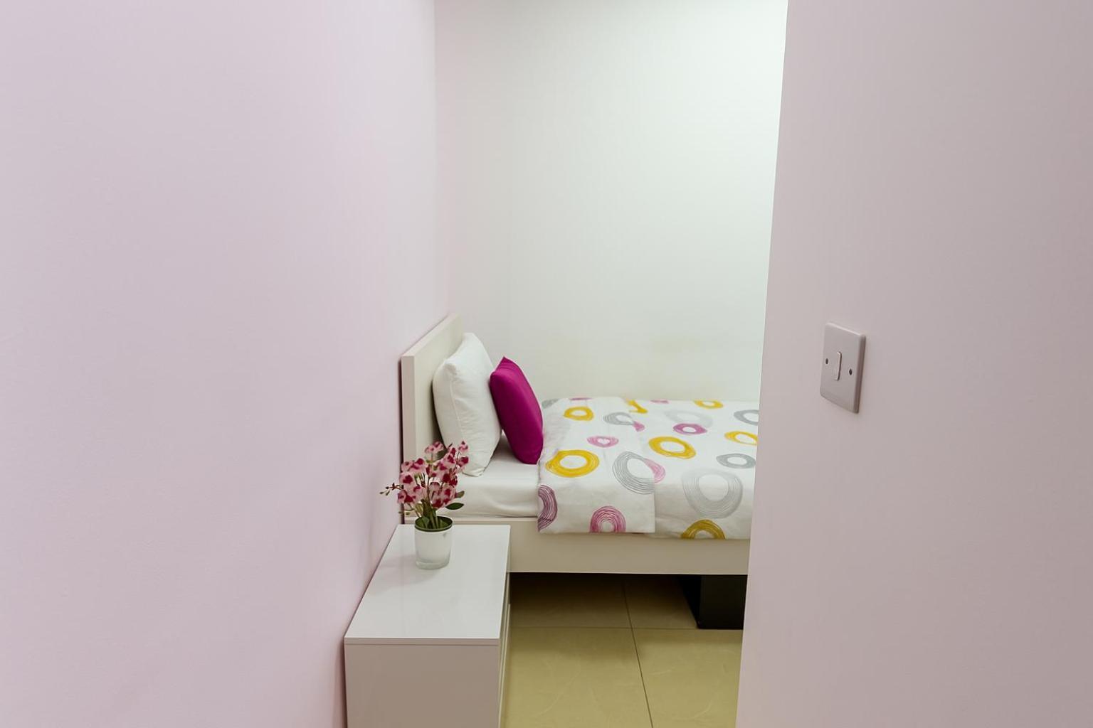 Nice Single Rooms For "Girls" Only In Dubai, Marina Exterior photo
