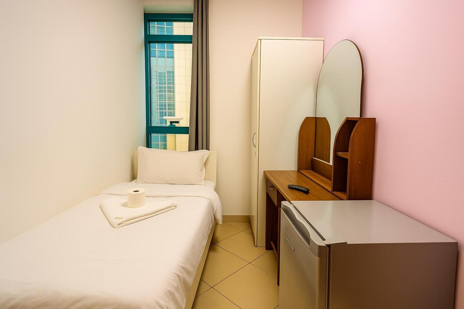 Nice Single Rooms For "Girls" Only In Dubai, Marina Exterior photo