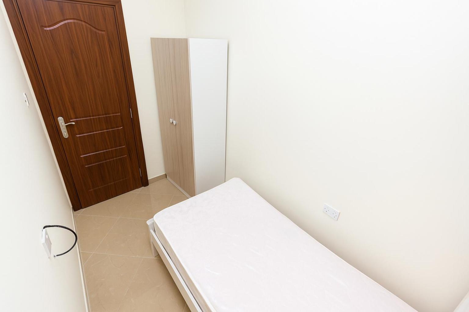 Nice Single Rooms For "Girls" Only In Dubai, Marina Exterior photo