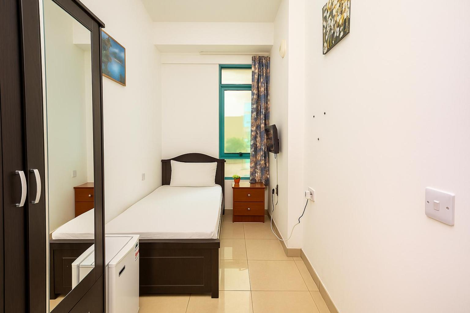 Nice Single Rooms For "Girls" Only In Dubai, Marina Exterior photo