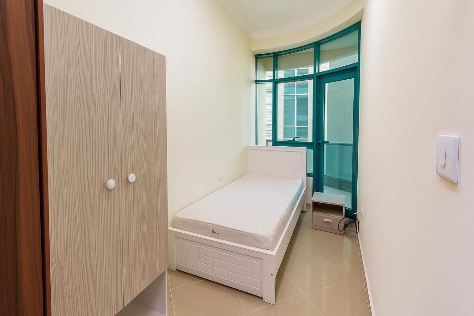 Nice Single Rooms For "Girls" Only In Dubai, Marina Exterior photo