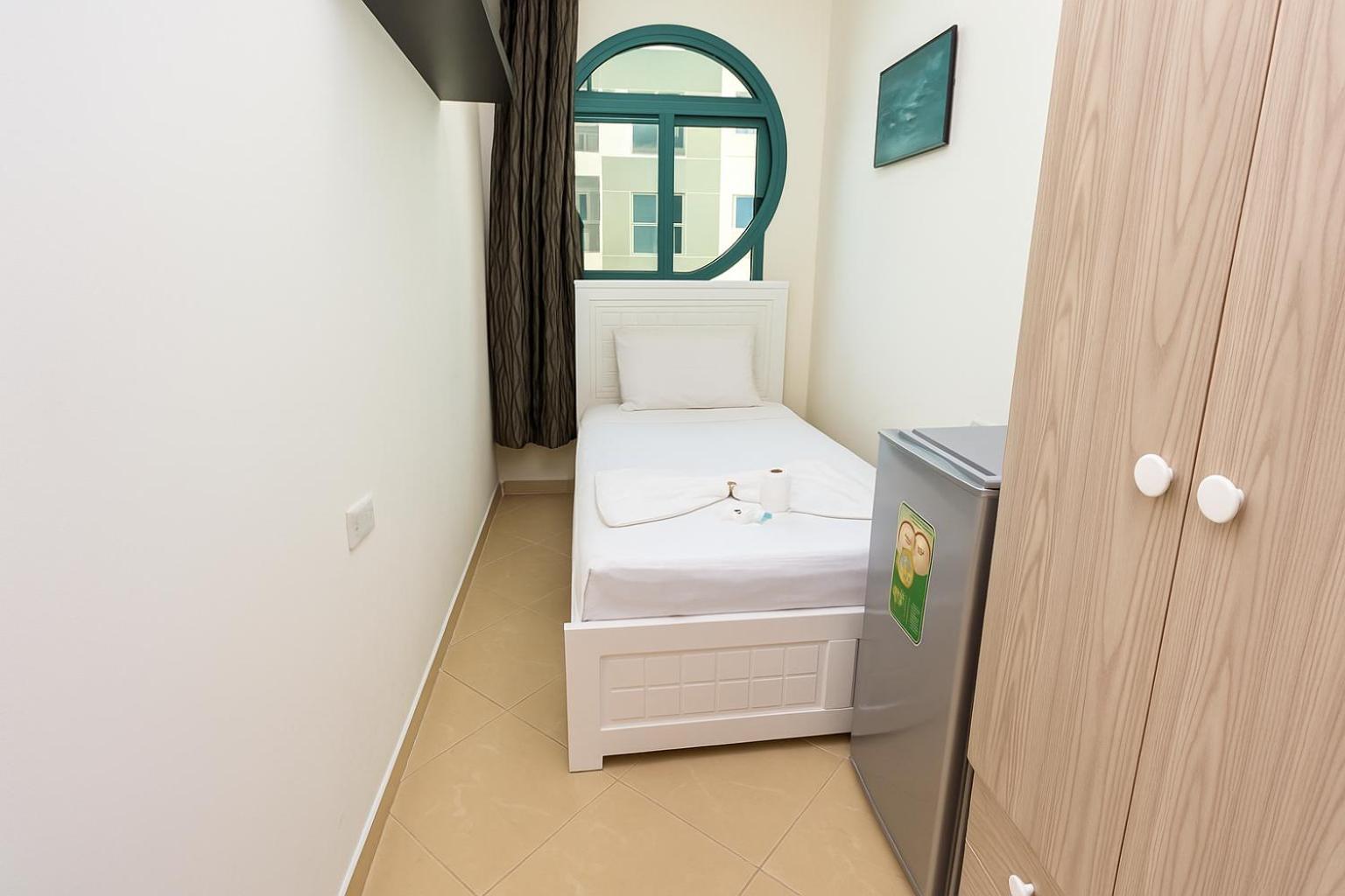 Nice Single Rooms For "Girls" Only In Dubai, Marina Exterior photo