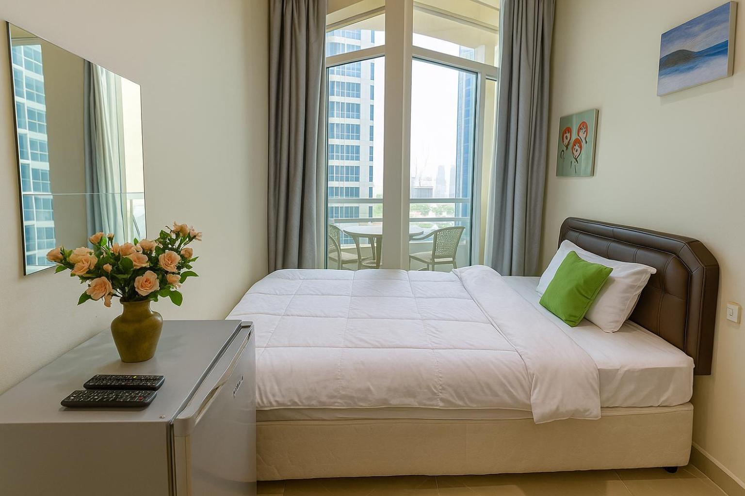 Nice Single Rooms For "Girls" Only In Dubai, Marina Exterior photo